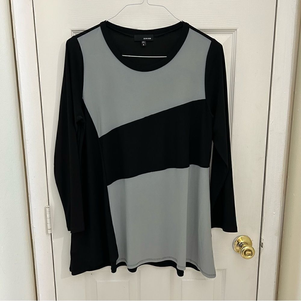 Sun Kim Colorblock Lagenlook Top Size Medium Made is USA Black Gray Long Sleeve